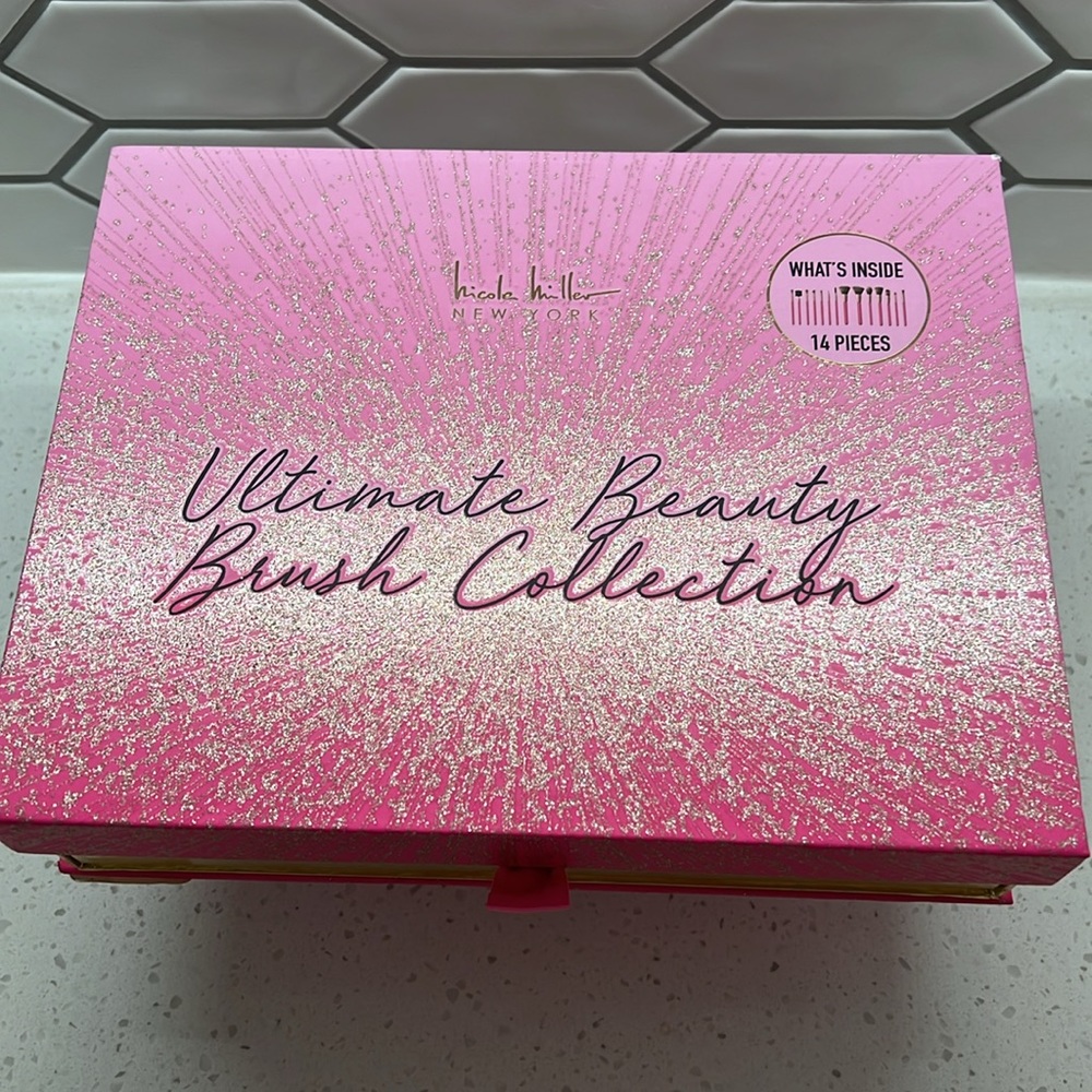 NEW Nicole Miller 14 pc Ultimate Beauty Brush Collection